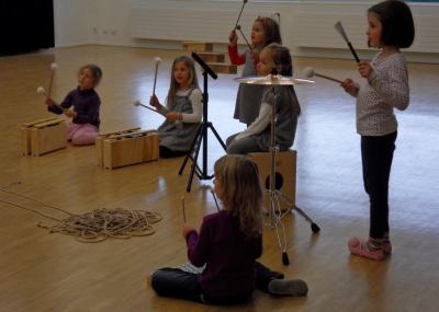Kinder im Rhythmik-Kurs der Musikschule Luzern.