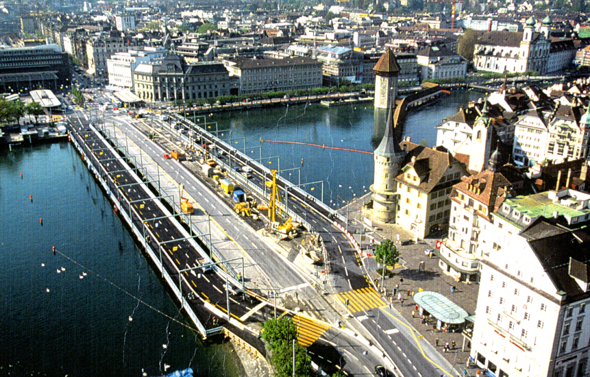 Während der Bauzeit der dritten Seebrücke (19941996) wurden rechts und links der Baustelle Hilfsbrücken für den Verkehr erstellt. Doch dies ist wieder eine andere Geschichte...