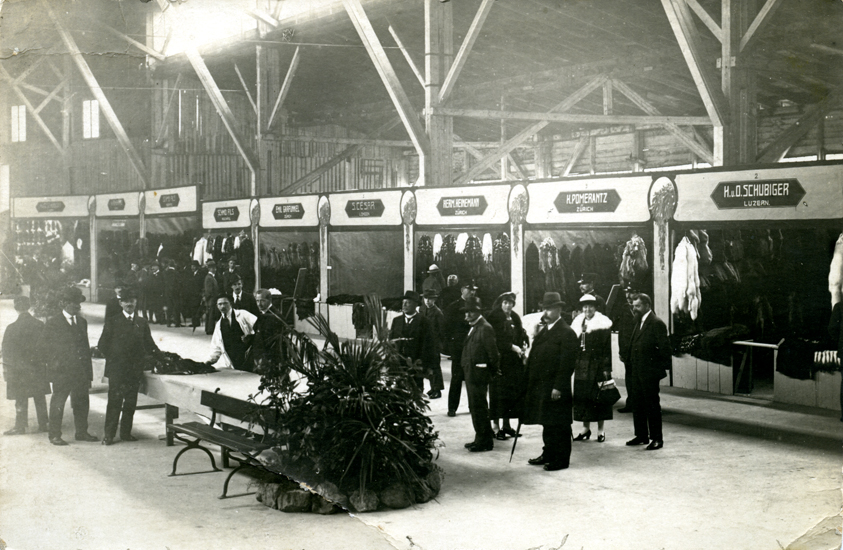 Unter anderem fand in der ehemaligen Festhütte ab 1919 jährlich ein internationaler Pelzmarkt statt.