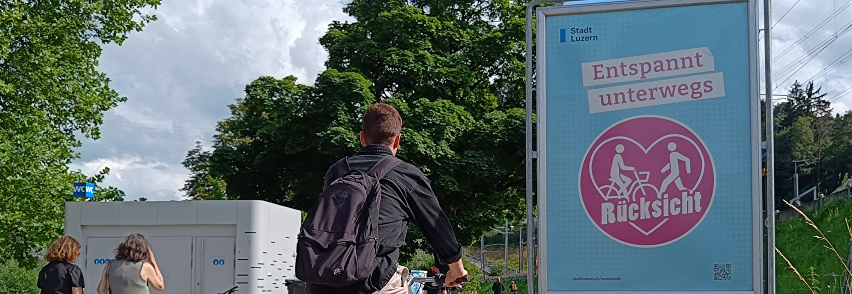 Entspannt unterwegs mit dem Velo und zu Fuss dank «Rücksicht  nehmen» in der Stadt Luzern (Foto: Elena Müller)