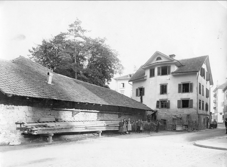 Links im Bild ist die Remise des Seidenhofs zur Unterbringung von Kutschen zu sehen. Rechts zweigt der Hirschengraben ab; das Restaurant Theaterhalle hat es nicht mehr aufs Bild geschafft.