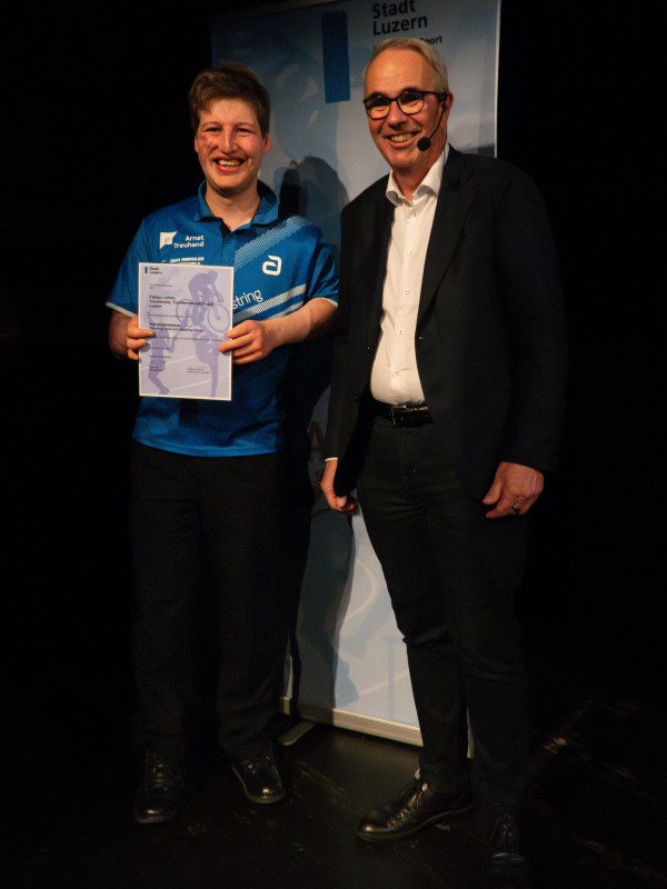 Fabian Liechti, Tischtennisclub Rapid Luzern zusammen mit Stadtpräsident Beat Züsli