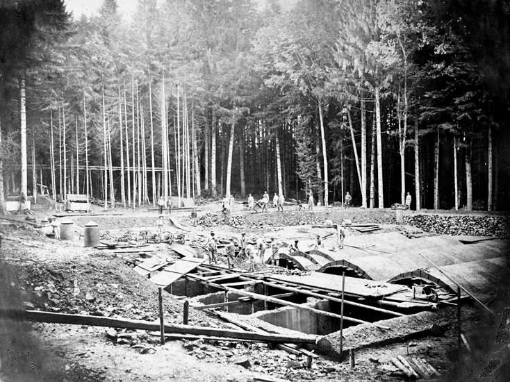 Durch die hohe Lage des Reservoirs am Sonnenberg entstand genügend Druck in den Leitungen, um auch die Hanglagen der Stadt mit Wasser zu versorgen.