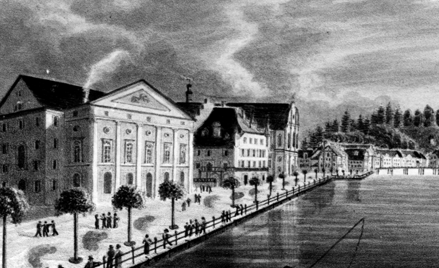 Die regionaltypischen, bäuerlich anmutenden Klebdächlein an den Schmalseiten des bescheidenen Baus kontrastierten mit der klassizistischen Hauptfassade.