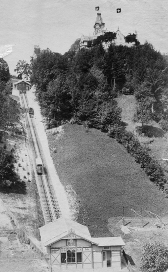1884 eröffnet und bis 1961 als Wasserballastbahn betrieben: Das Gewicht des oben stehenden Wagens wird mit Wasser erhöht, die Schwerkraft zieht ihn nach unten und den untenstehenden Wagen nach oben.