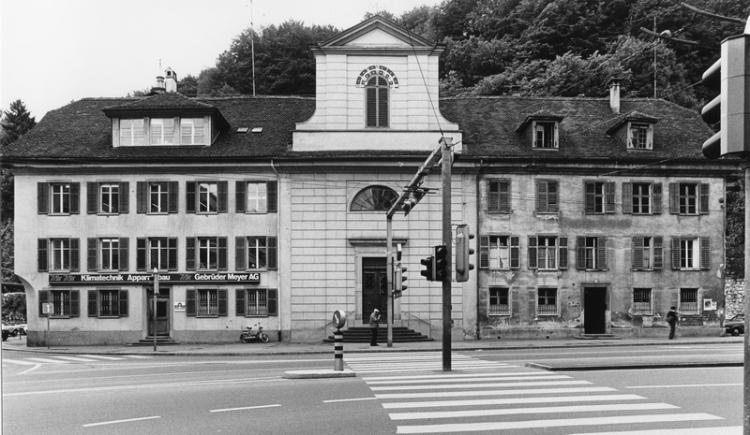 1930 wurde die Sentikirche der römisch-katholischen Kirche übergeben. Die beiden angebauten Häuser waren hingegen Privatbesitz. Auf Initiative des Quartiervereins wurde das baufällige Sentispital in den 1980er Jahren vom Stadtrat zurückgekauft und renoviert.