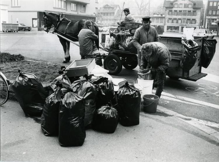 Seit 1987 werden die Grünabfälle in der Stadt Luzern verwertet. Im Quartier Hirschmatt/Neustadt besorgt die IG Arbeit die Grünabfuhr.