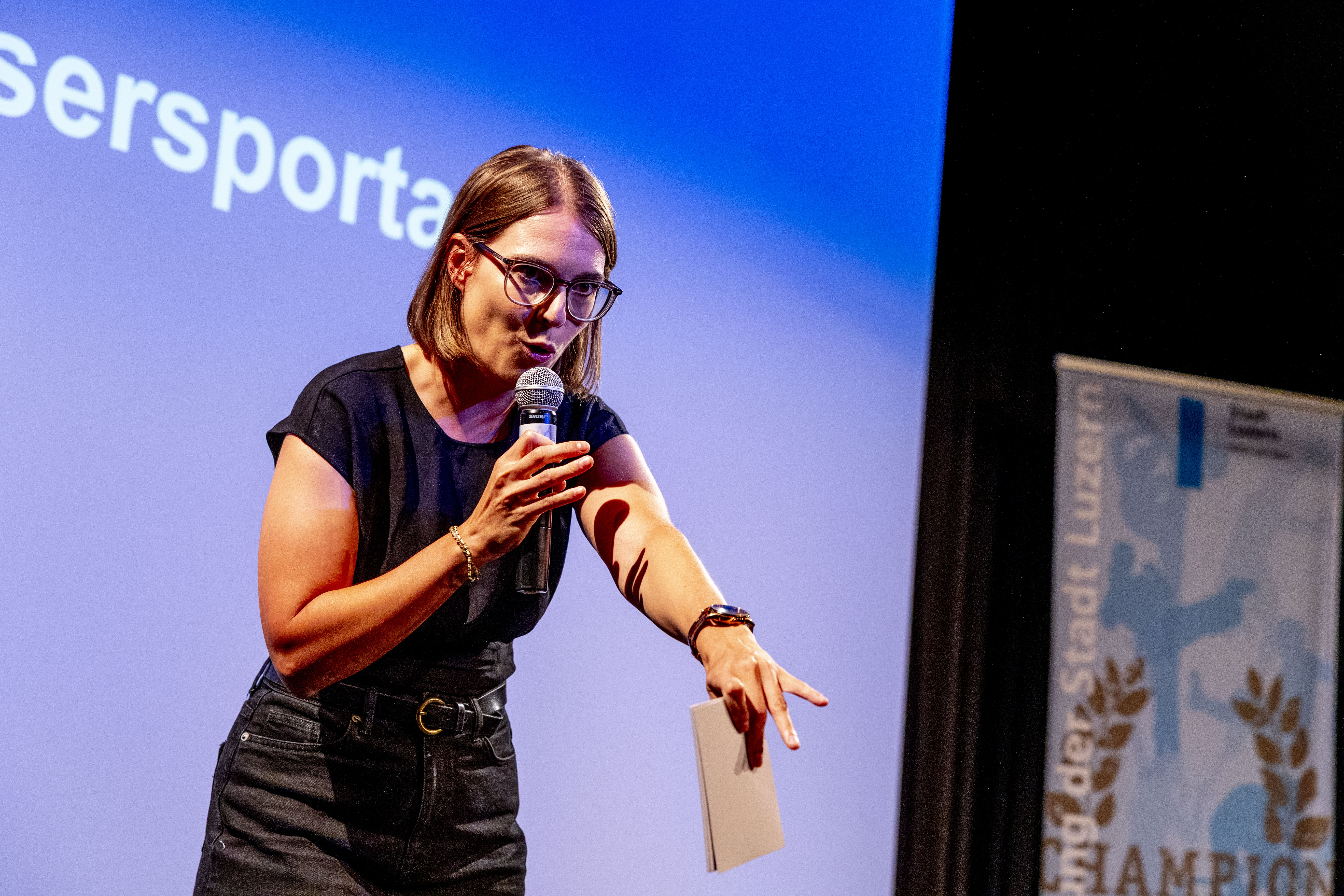 Moderatorin Manuela Kaufmann