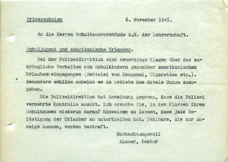Bisher unbekannte Spezialitäten erregen die Neugierde der Schuljugend. Die Bettelei erreicht beim Hotel Union solche Ausmasse, dass der Stadtschul-Rektor zur Ordnung mahnt.