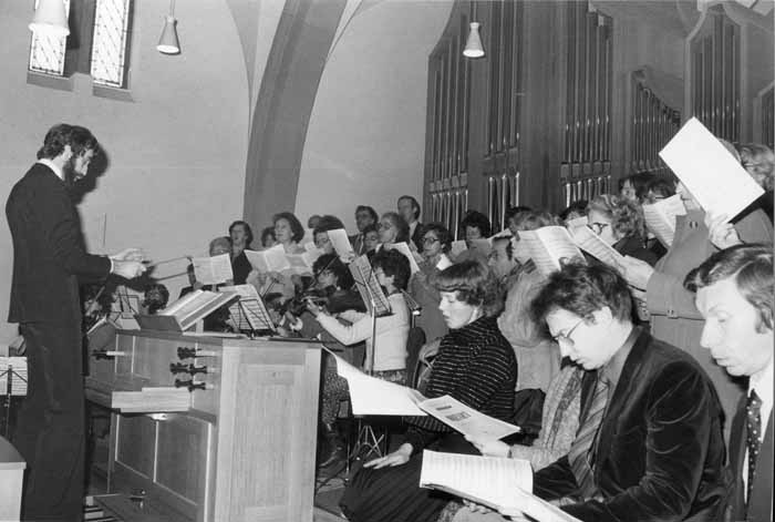 Die Zusammenarbeit mit dem Kirchenchor intensivierte sich in den 1970er-Jahren mit dem Chorleiter Hanspeter Rösch.
