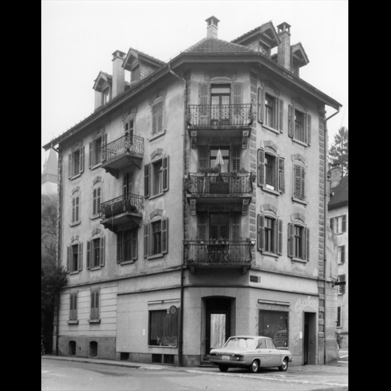 Die Räumlichkeiten kamen schnell an ihre Kapazitätsgrenzen. Die Jugend forderte langfristige Lösungen. Das Gebäude gegenüber des Restaurants Reussbad wurde 1978 abgerissen.