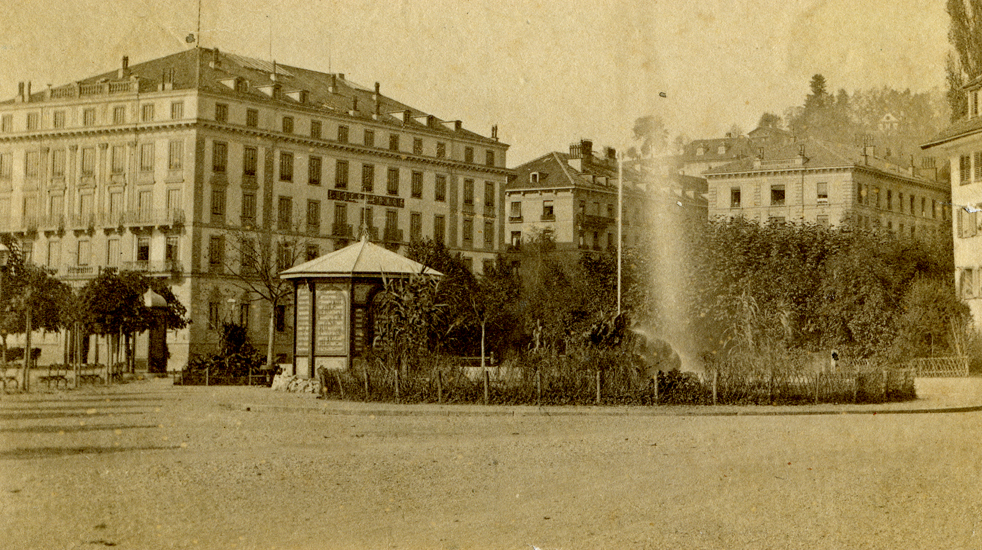 Zur Ergötzung (nicht nur) der Gäste durften sogar vier Springbrunnen mit kostbaren Quellwasser betrieben werden. Immerhin: Bei einem Brand konnten sie zu Gunsten von Löschwasser abgestellt werden.