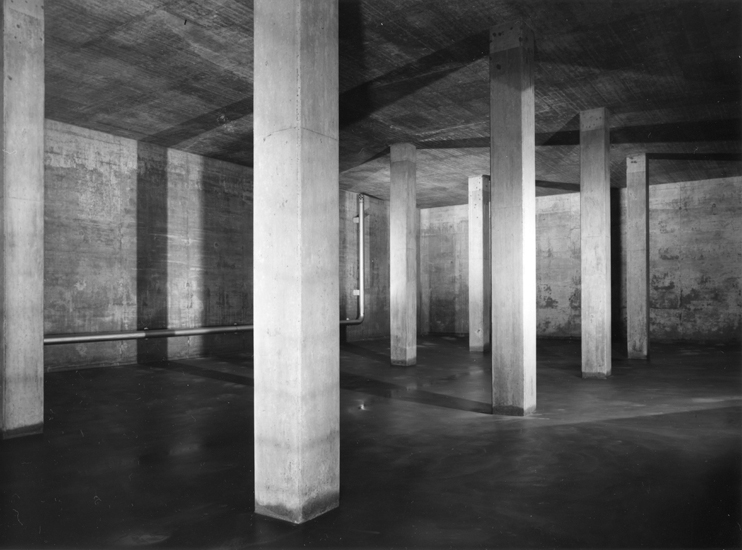 Zur Sicherung der Wasserversorgung auf dem rechten Ufer erstellten die Städtischen Werke im Utenberg 1988 ein neues Wasserreservoir.
