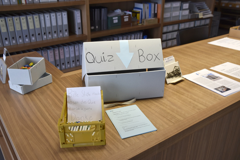 Der Berufslernende Fachmann Information und Dokumentation des Stadtarchivs hatte ein Quiz mit Fragen zum Stadtarchiv, seiner Geschichte und Ausstellungsobjekten im Lesesaal erstellt.