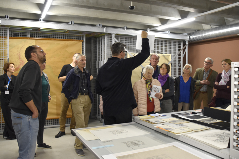 Mitunter stellen sich schon fast philosophische Fragen, etwa bei den verschiedenen Ausprägungen eines Fotos (Glasplatte, Abzug, Reprofoto, Digitalisat).