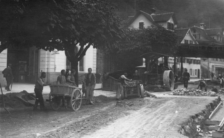 Die erste Korrektion der Baselstrasse (1867) wurde vom Quartierverein hartnäckig erkämpft.