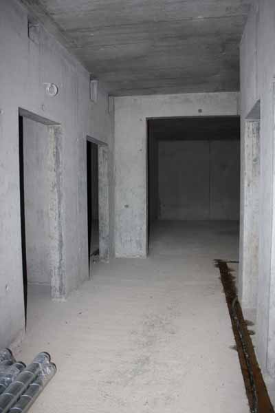 Hier befinden sich Anlieferung, Akzessionsbereich, Materiallagerraum, Fotoarchiv sowie Depots der städtischen Kunstsammlung und der städtischen Kulturgüter.