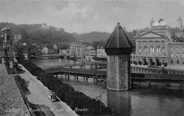Das Luzerner Rathaus hätte wohl ausgebaut werden müssen, wenn Luzern Hauptstadt geblieben wäre. Die Fotocollage hat das Stadtarchiv anlässlich des Jubiläums erstellt.