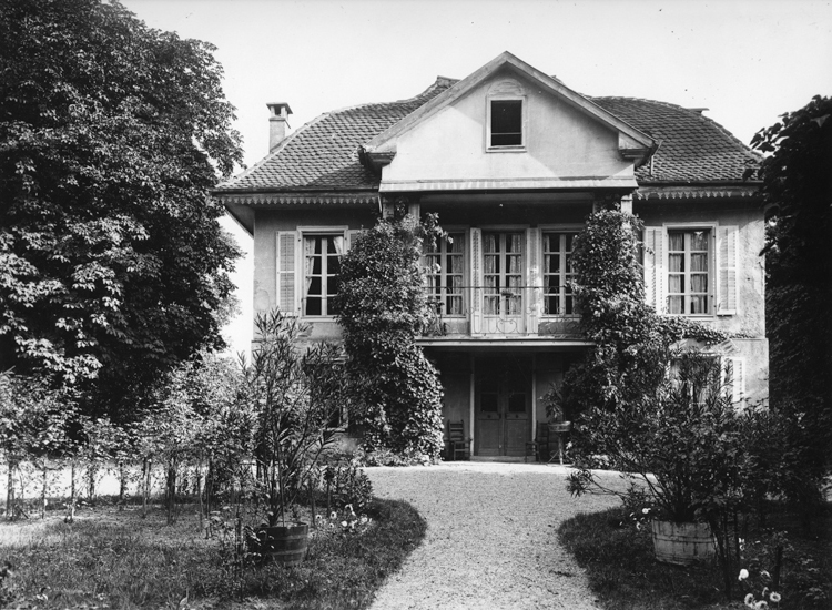 Nach 1867 Wohnsitz der Familie von Segesser, 1924 durch die Stadt erworben und 1926 abgebrochen. Ab 1915 war in einem separaten Châlet «Inseligarten» in den Sommermonaten gewirtet worden.
