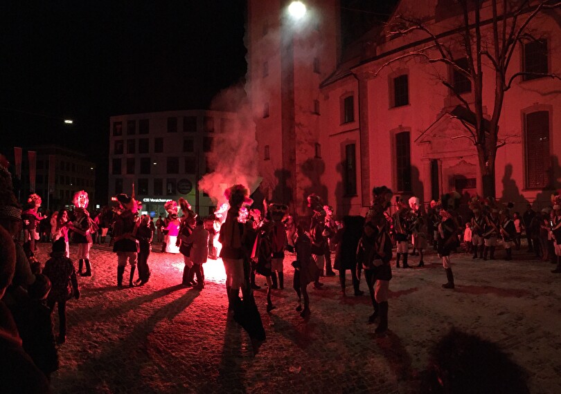 Verabschiedung der Fasnacht auf dem Rathausplatz