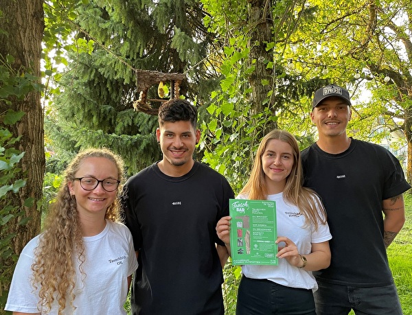Ermöglichen green shopping in Altstätten: Taina Ruckdeschel, Yannik Zellweger, Leonie Kobelt und Sebastiano Jaramillo.