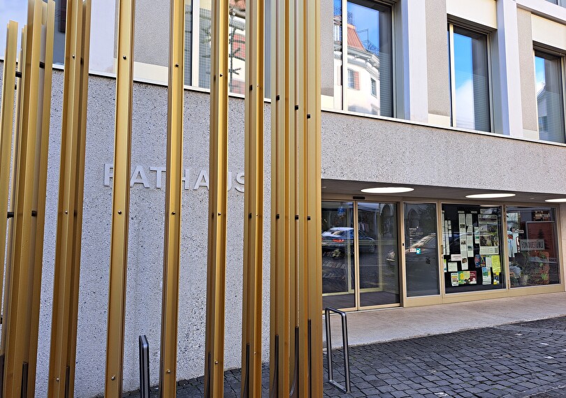 Neue Öffnungszeiten: Die Stadtverwaltung und städtischen Betriebe passen ihre Öffnungszeiten per 1. Januar 2026 an – vorerst testweise bis Ende April 2026.