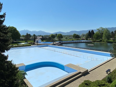 Die Becken im Freibad Widnau bleiben leer bis zum Bundesratsentscheid.
