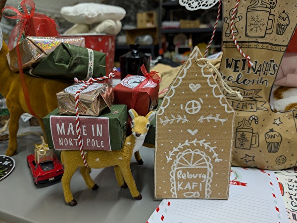 Weihnachtskafi zum Nordpol: Die Reburg lädt in der Vorweihnachtszeit zu Kaffee & Schmaus in einer zauberhaften Polarwelt. 