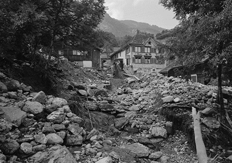 Im Jahr 1967 kam es in Lienz zu einem Murgang, der grosse Teile des Dorfes verschüttete. Um ein solches Ereignis möglichst zu verhindern, sollen Schutzmassnahmen getroffen werden. Foto: Archiv