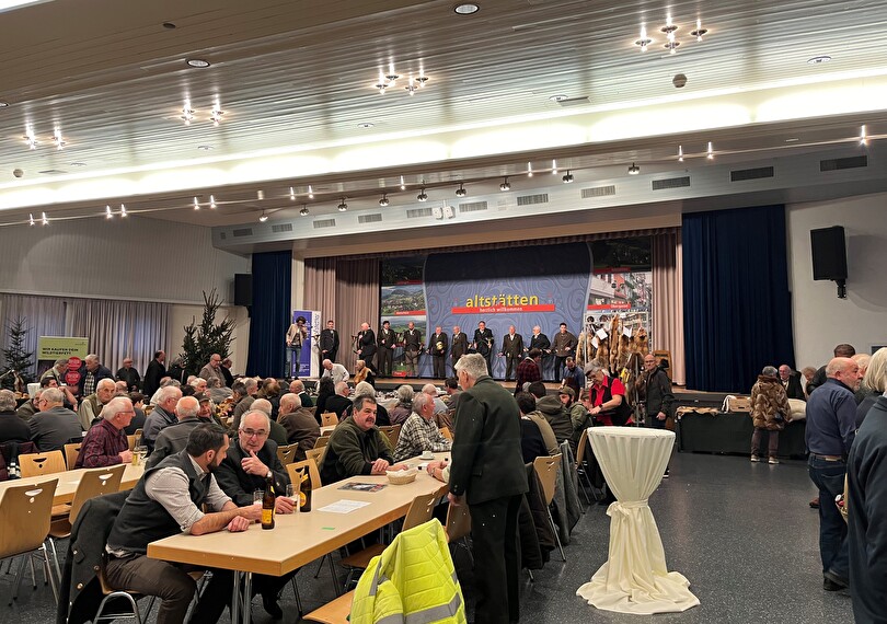 Licht- und Pelzfellmarkt: Am Donnerstag nach Lichtmess findet im Sonnensaal der traditionelle Pelzfellmarkt statt. 