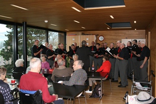 Männerchor besucht das Alters- und Betreuungsheim Forst