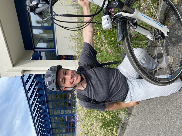 Rein ins Naturerlebnis: Stadtrat Marcel Zünd nimmt Interessierte am 20. August mit auf eine Velotour auf den neuen Biodiversitätsradrundweg.