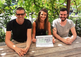Präsentieren den neuen Auftritt (von rechts): Joachim Hummel, Astrid Dörig und Ruedi Gasser (Leiter Jugendarbeit)