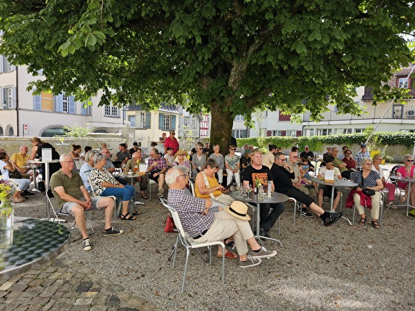 Bühne unter freiem Himmel: Immer mal wieder samstags erfüllen den Garten der Prestegg mitreissende Rhythmen und Klänge.