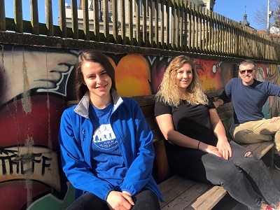 v.l.n.r.: Luisa Kobelt (Scharleitung Jubla Altstätten, es fehlen: Chiara Hasler & Eileen Aigbe), Sarah Gasser (Jugenarbeiterin) und Ruedi Gasser (Leiter Jugendarbeit)  