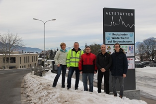 Freuen sich über die modernen Altstätter Ortseingangstafeln (vlnr): Ruth Wanner, Karl Segmüller (Stadt Altstätten), Roland Zoller (RZ Beschriftungen), Roger Meile (Meile Metallbau), Andreas Zünd (Machart Agentur für Gestaltung). 