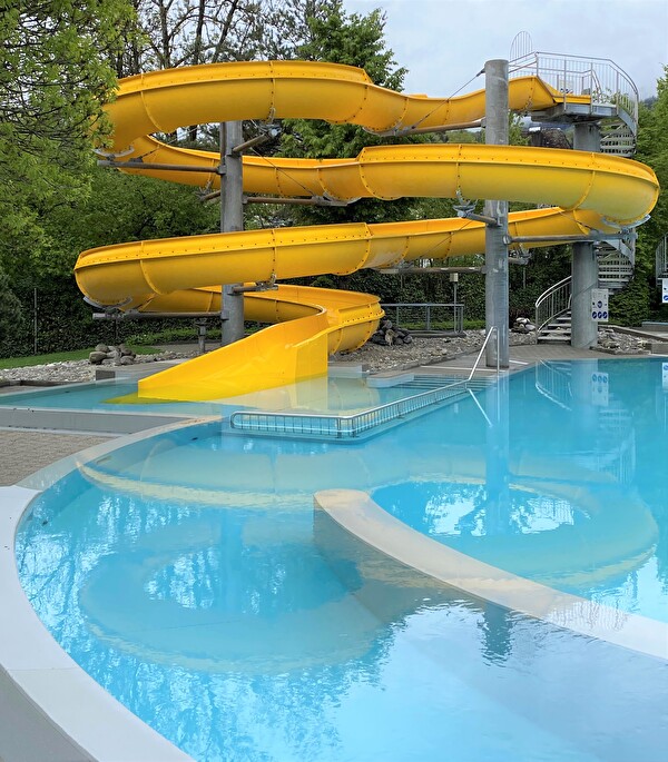 Die neue Rutschbahn im Freibad Altstätten.
