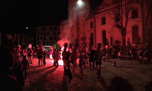 Verabschiedung der Fasnacht auf dem Rathausplatz