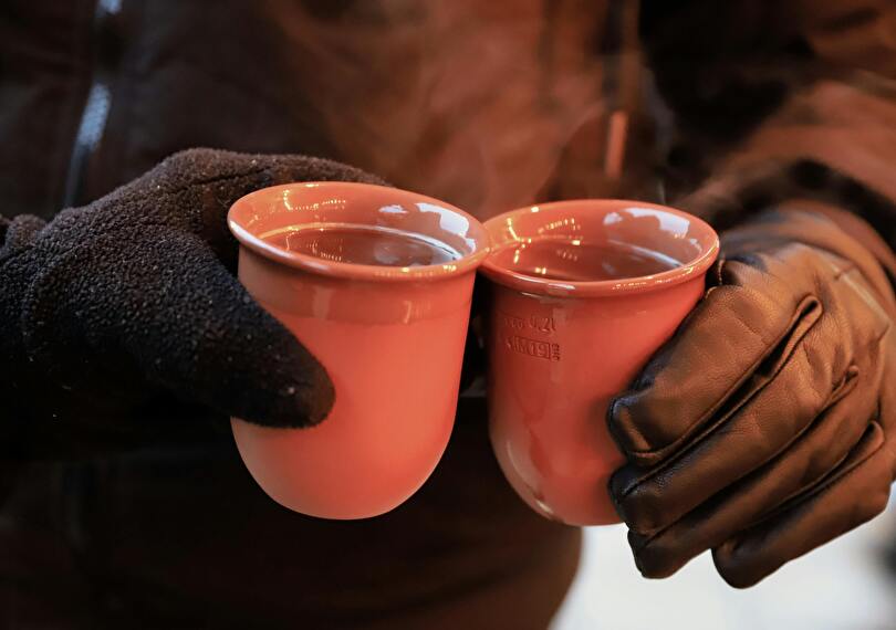 Aufs neue Jahr: Der Stadtrat und der Verkehrsverein Altstätten laden herzlich zur Neujahrsbegrüssung bei Glühwein und Punsch im Garten des Museums Prestegg ein. 