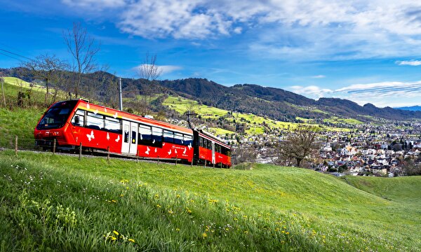 Zug zwischen Altstätten und Gais / Fotograf: Hans Köppel