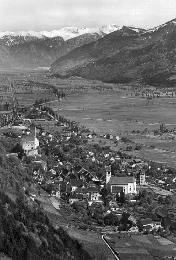 um 1960: Der Blick Rheintal aufwärts.