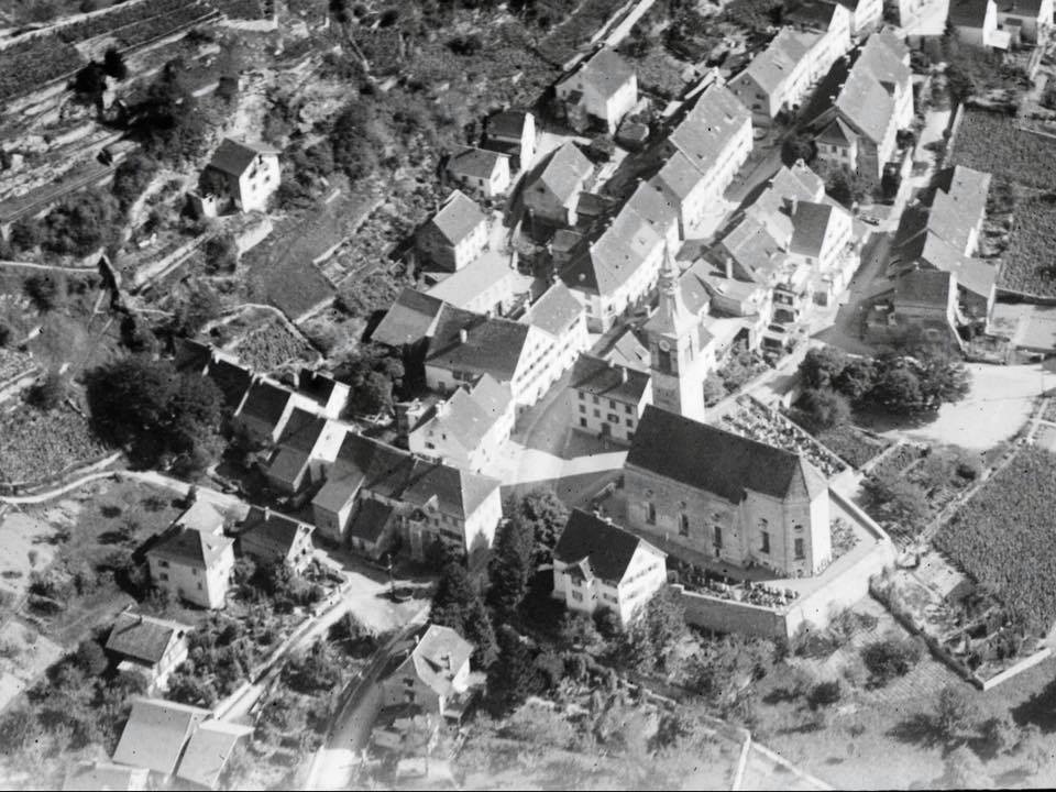 Ca. 1930: Der seltsame "Pagodenhelm" verunzierte die Kirche von 1892 - 1933