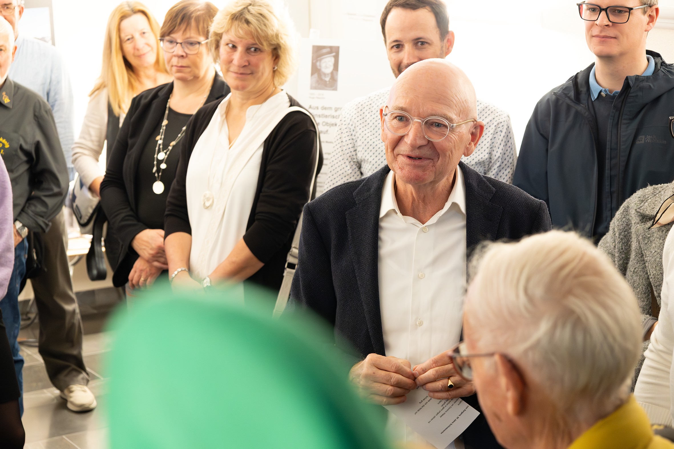Stolzer Nachkomme: Leo Reichlin hält an der Vernissage eine Laudatio für Vater Hugo Reichlin.