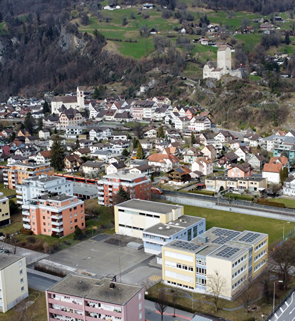 Erweiterung und Entlastung zugleich: Auf den Areal des Schulhaus Kastels kommt ein Modulbau zu stehen.