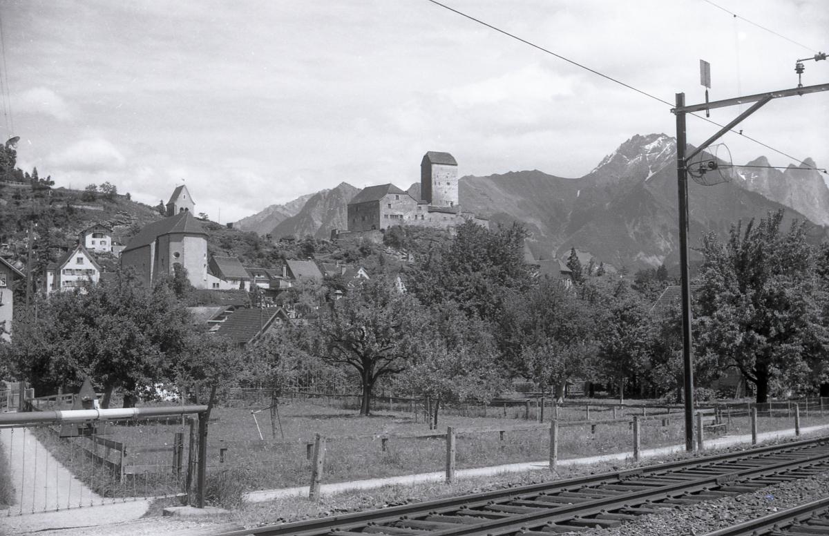 Bahnweg ca. 1950, wo jetzt die Unterführung nach Mels führt.
