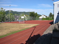 Tartanplatz unterhalb Mehrzweckhalle