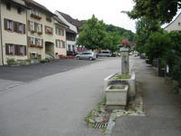 Dorfkern mit Brunnen