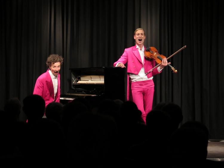 im Gemeindesaal Brütten