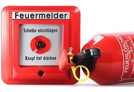 Feuermelder und Feuerlöscher