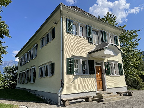 Schulhaus Studen